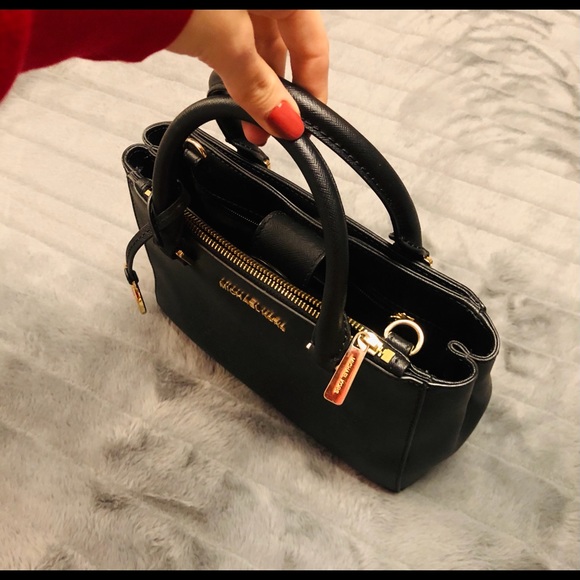 Micheal Kors purse SOLD - Picture 7 of 8